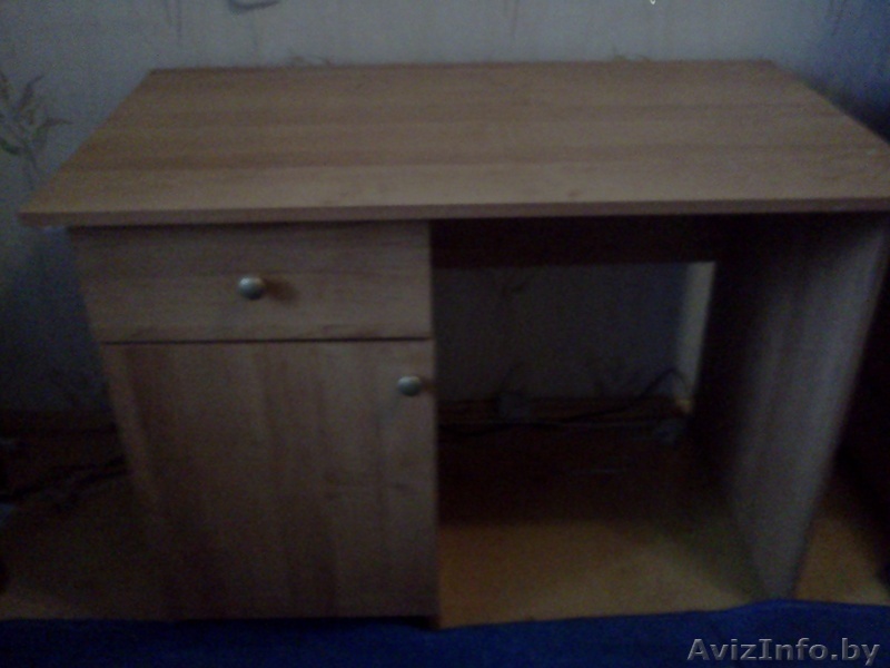 стол письменный пр-во пинскдрев б/у - Изображение #1, Объявление #744312