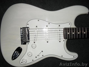 Fender Stratocaster USA 2001 - c кейсом, как новый - Изображение #1, Объявление #167707