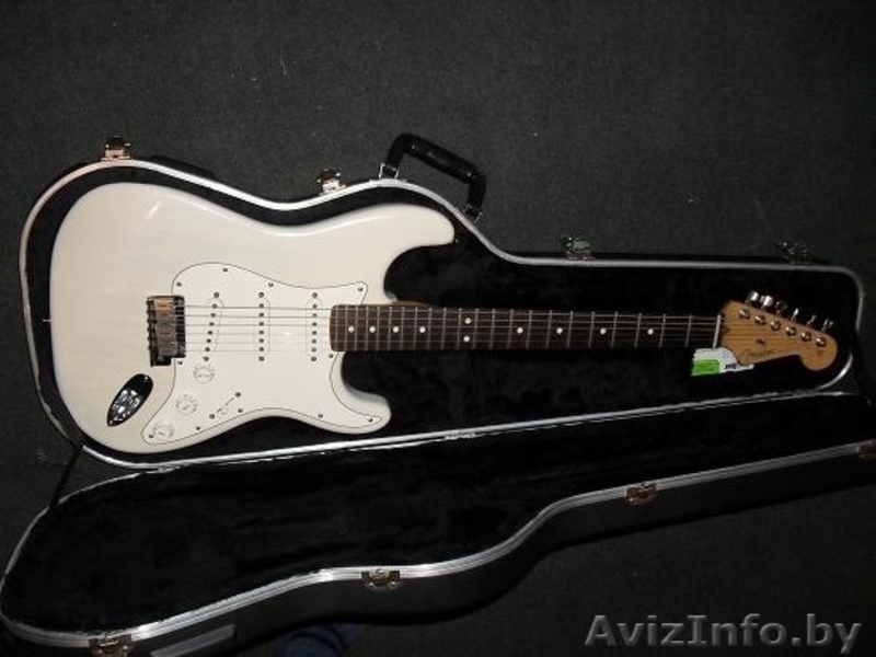 Fender Stratocaster USA 2001 - c кейсом, как новый - Изображение #3, Объявление #167707